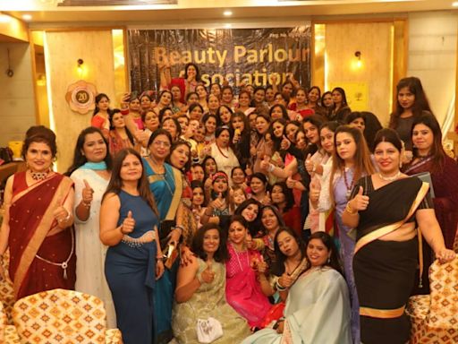 Bhopal Beauty Parlour Association Celebrates National Beautician’s Day With Retro Ramp Walk & Dance Performances