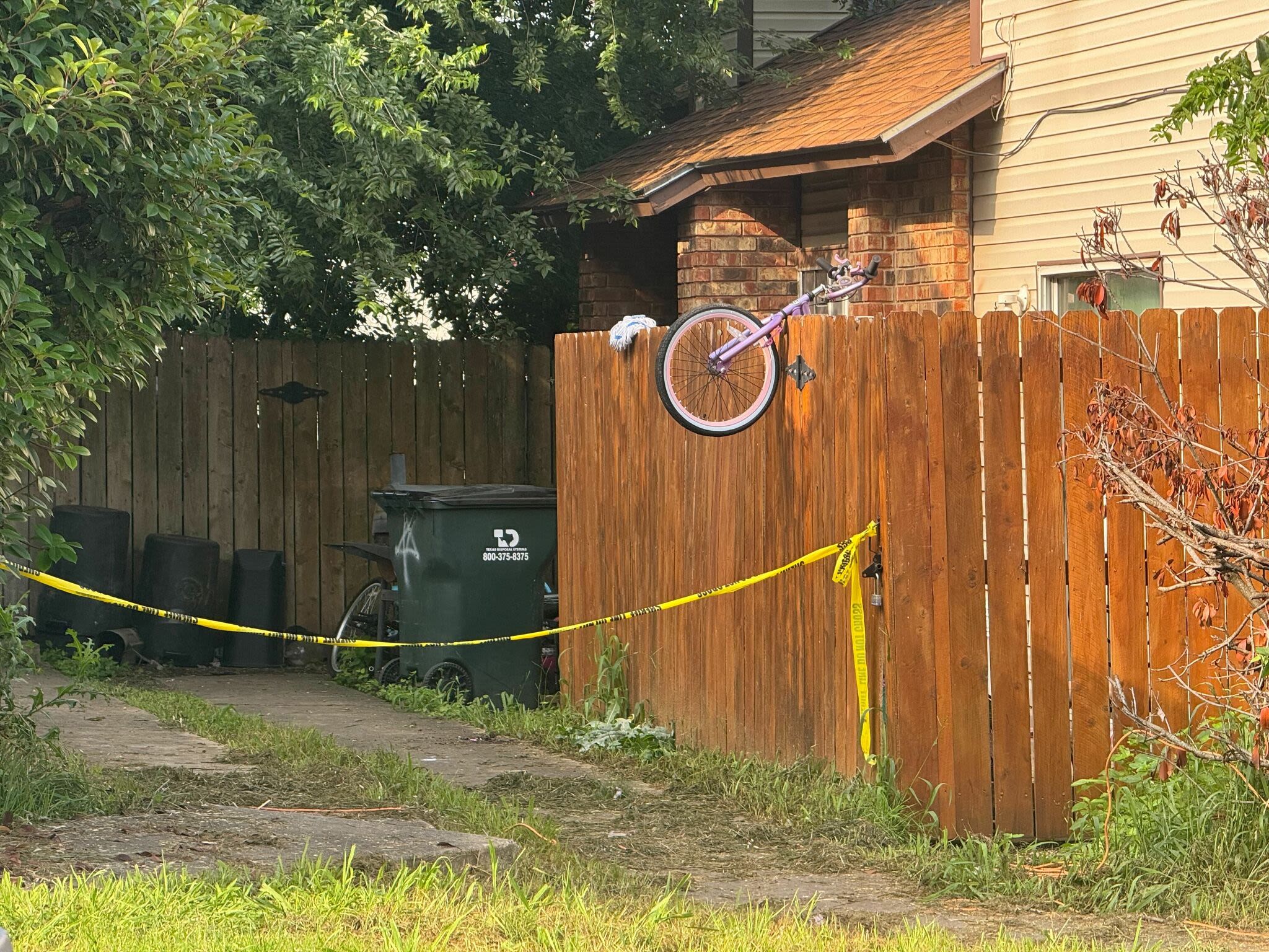 Neighbor describes 'peaceful' family of 5 shot in San Antonio
