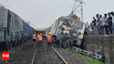 Howrah-Mumbai Mail derailed in Jharkhand, two dead, 18 injured | India News - Times of India