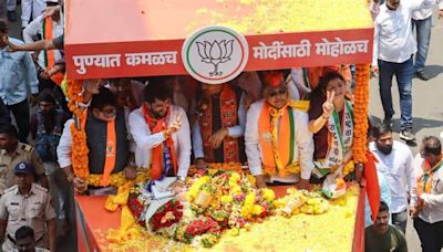 Mohol, Adhalrao file nominations, Devendra Fadnavis vouches for BJP victory