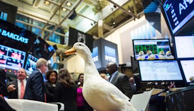 How Aflac CEO Dan Amos turned an insurance company into an international household name