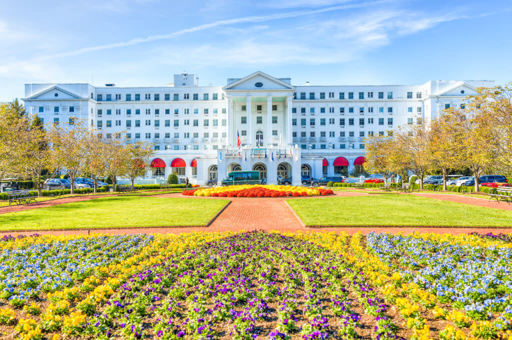 Justice’s historic Greenbrier Hotel to be auctioned off because of default