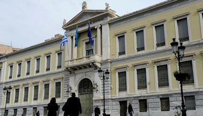 Greece will not accept bids below 7.55 euros/share in National Bank equity offering