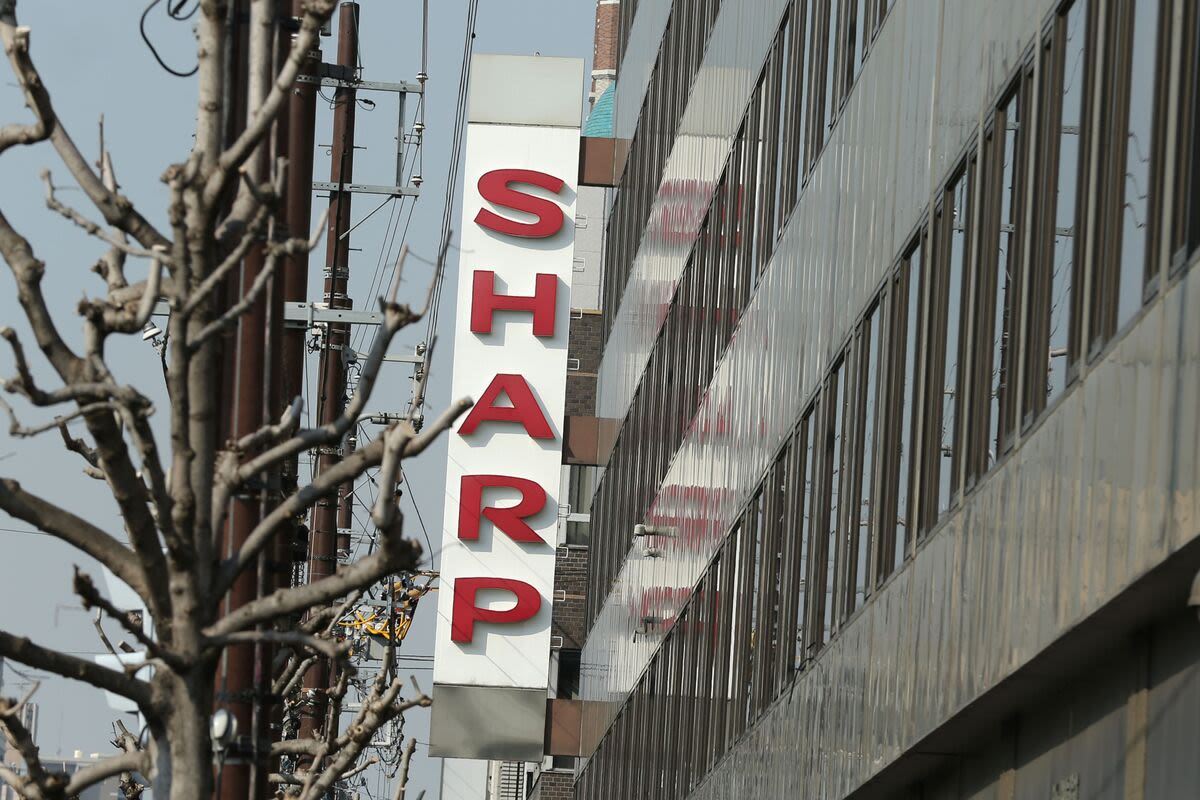 Foxconn-Backed Sharp to Halt Loss-Making Osaka Display Plant