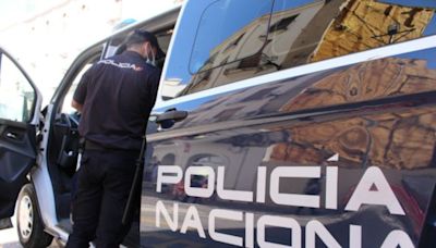 Encuentran a un niño de dos años por la carretera en Cádiz: sus padres tomaban copas