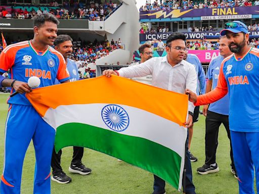 Hardik Pandya reacts to being Rohit Sharma's potential captaincy successor for 2026 T20WC after India great's retirement