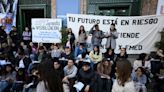 Las universidades públicas de Argentina protestan contra los recortes de Milei