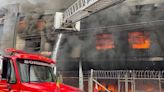 Gigantesco incendio en fábrica de colchones en Bogotá, se cerró paso vehicular de la calle 80