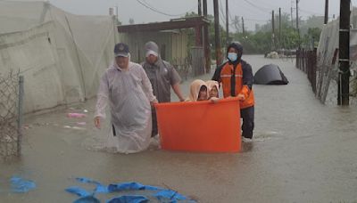 (影) 近2小時全國雨量之冠! 屏東突降大豪雨 多地淹水釀多起受困事件