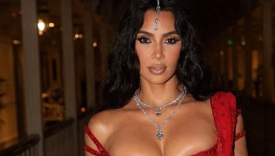 Kim Kardashian se veste como princesa Jasmine em casamento extravagante