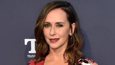 Why Jennifer Love Hewitt Watches Pimple Popping Videos Before Filming Difficult Scenes - E! Online