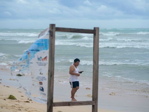 Beryl moves into the Gulf of Mexico after battering Mexico’s Yucatan Peninsula, takes aim at Texas