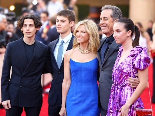 Jerry Seinfeld steps out with family at 'Unfrosted' premiere