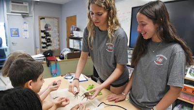 Chalk Talk: Fox Run STEM Career Day uses crabs, frogs and drones to spark Norwalk kids' passions