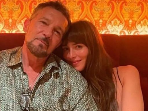 Antonio Banderas, radiante de felicidad con tener a Dakota Johnson en Málaga y Melanie Griffith reacciona