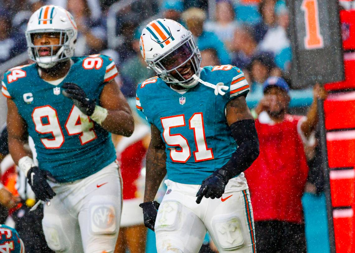 Dolphins activate potential starter from PUP list, Smith exits early and more notes