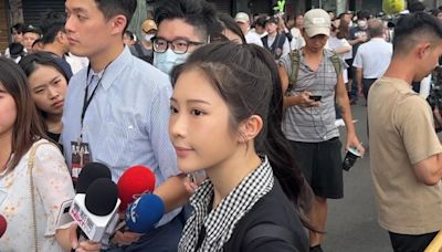 民眾黨號召小草上街抗議民進黨 鄭家純現身！現場做這事｜壹蘋新聞網