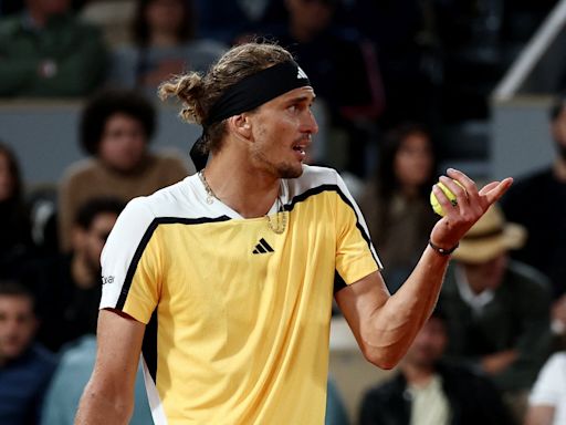 French Open LIVE: Alexander Zverev vs Alex de Minaur latest score after Mirra Andreeva stuns Aryna Sabalenka