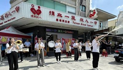 嘉女幸福小太陽志工團辦捐血義賣助花蓮弱勢童 樂旗隊到場演出