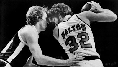 Where does Bill Walton rank among the greatest athletes in Pac-12 history?