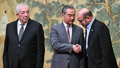 China exhibe su poder tras acuerdo palestino y visita de ministro ucraniano de Asuntos Exteriores