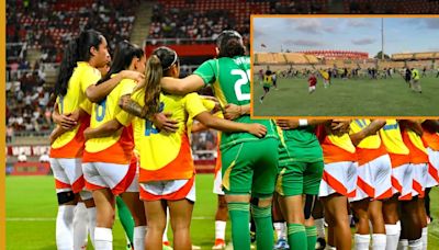Invasión del campo en el estadio de Cartagena tras el partido entre la selección colombiana y ecuatoriana de fútbol femenino