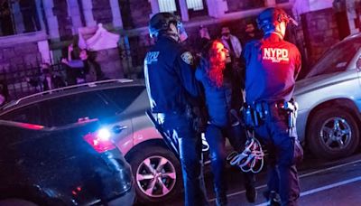 Polícia de Nova York entra na Universidade de Columbia e prende manifestantes pró-palestinos