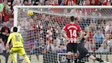 1-1. Parejo, de penalti discutido, agua la fiesta del Athletic en el minuto 94