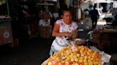 Los precios, el gran dilema de los vendedores y compradores de alimentos en El Salvador