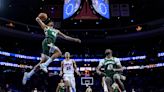 Bucks derrotan 119-98 a 76ers en retorno de Doc Rivers a Filadelfia