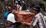 Tribu exhuma cadáveres, los viste y fotografía para ritual