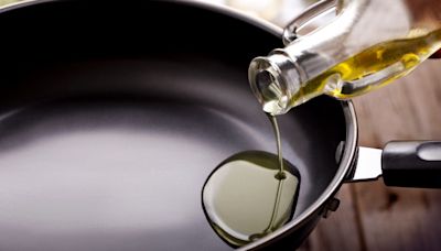 Refined Oil Vs Cold Pressed Oil: Which Is Healthier For Cooking? Expert Weighs In