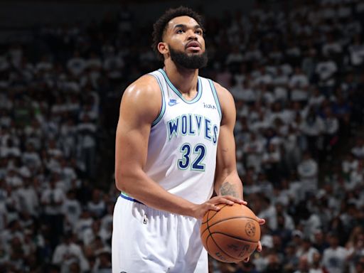 Karl-Anthony Towns 'Fully Supportive' of Being Benched by Finch in Mavs vs. Wolves G2