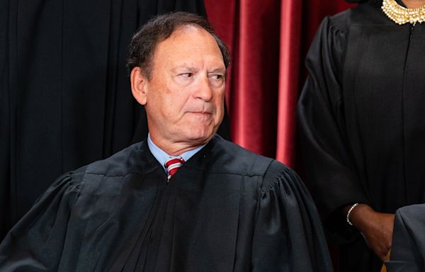 Samuel Alito Brings the Culture War to His Own Front Yard