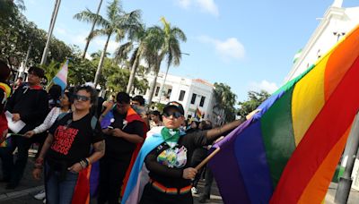 Colectivos LGTBI marchan en Bolivia en repudio de una ley que dicen que los margina