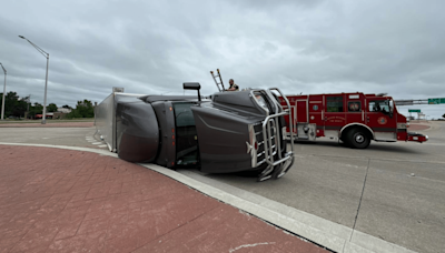 UPDATE: I-41 off-ramp near Neenah reopens after crews clear tipped-over semi-truck