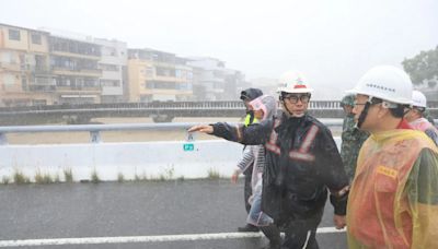 凱米颱風暴雨重擊高雄 網友湧入陳其邁臉書留言兩樣情