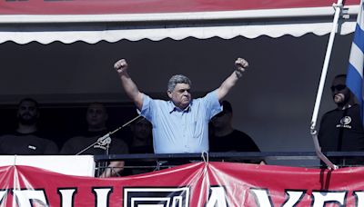 Dejan en libertad condicional al líder de partido neonazi griego Nikos Mihaloliakos