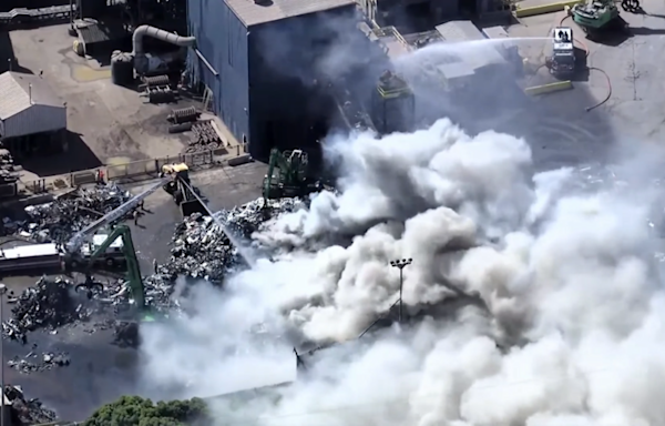 Multiple fire crews battling recycling plant fire in Redwood City – KION546