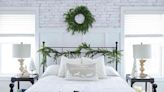 9 Cozy Bedroom Christmas Decor Ideas