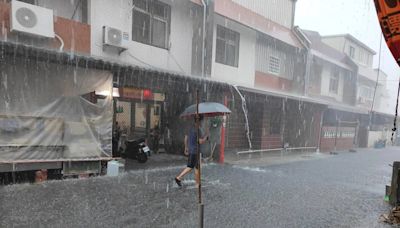 雨用倒的！嘉義「路面如小河流」 在地人崩潰：快淹進家裡