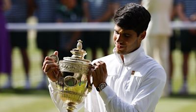 Carlos Alcaraz vuelve a celebrar ante Novak Djokovic y es campeón de Wimbledon
