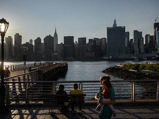 ‘Fireball’ meteor explodes over New York City