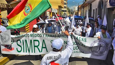 Médicos reanudan protestas y otros sectores amenazan con movilizaciones