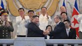 Kim Jong-un agasaja a la delegación china presente en Pionyang por aniversario bélico