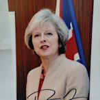 英國前首相特蕾莎梅親筆簽名照，快遞8808
