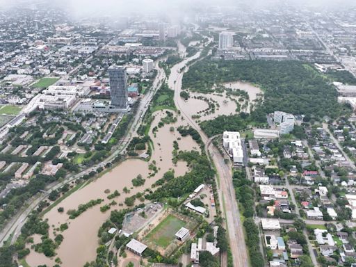 Área em Houston (EUA) fica alagada após passagem do furacão Beryl; veja fotos de hoje