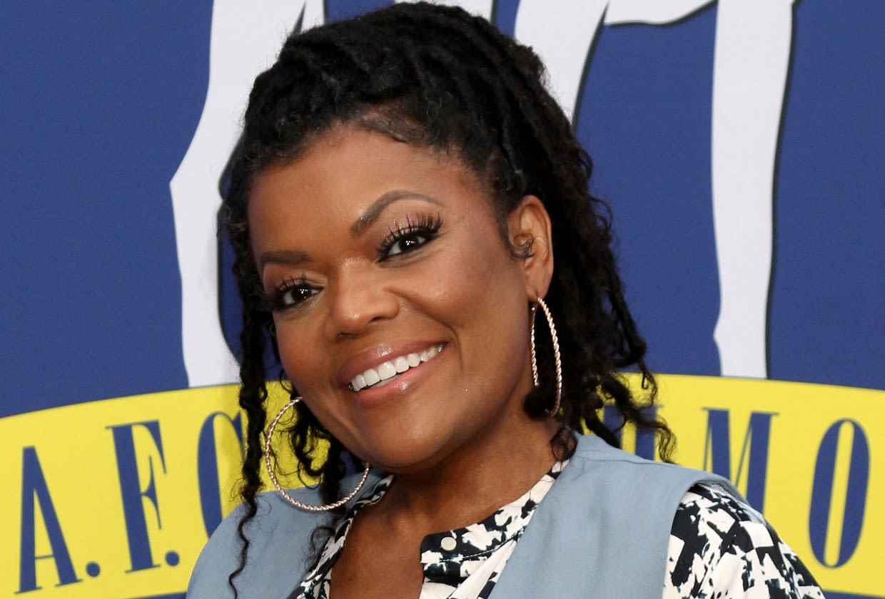 TVLine Items: Yvette Nicole Brown Visits Frasier, Walking With Dinosaurs Returns and More