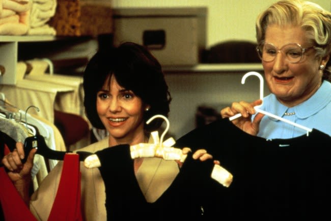 Sally Field Says Robin Williams Adjusted ‘Mrs. Doubtfire’ Shooting Schedule After Her Father Died: ‘He Was...