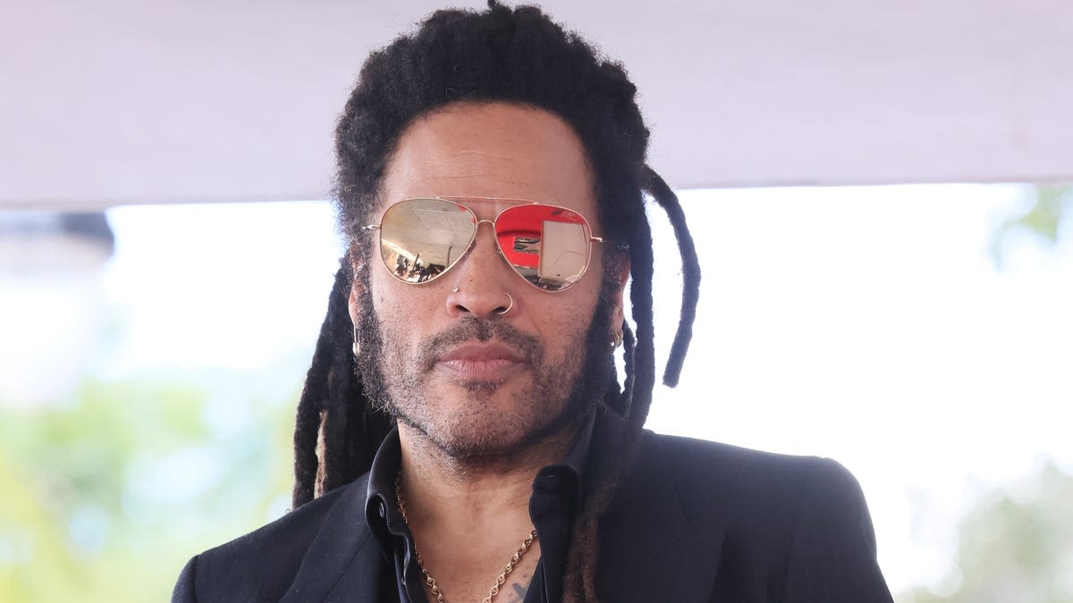 Lenny Kravitz Reveals Major Shocker About His Sex Life and the Internet Has Thoughts